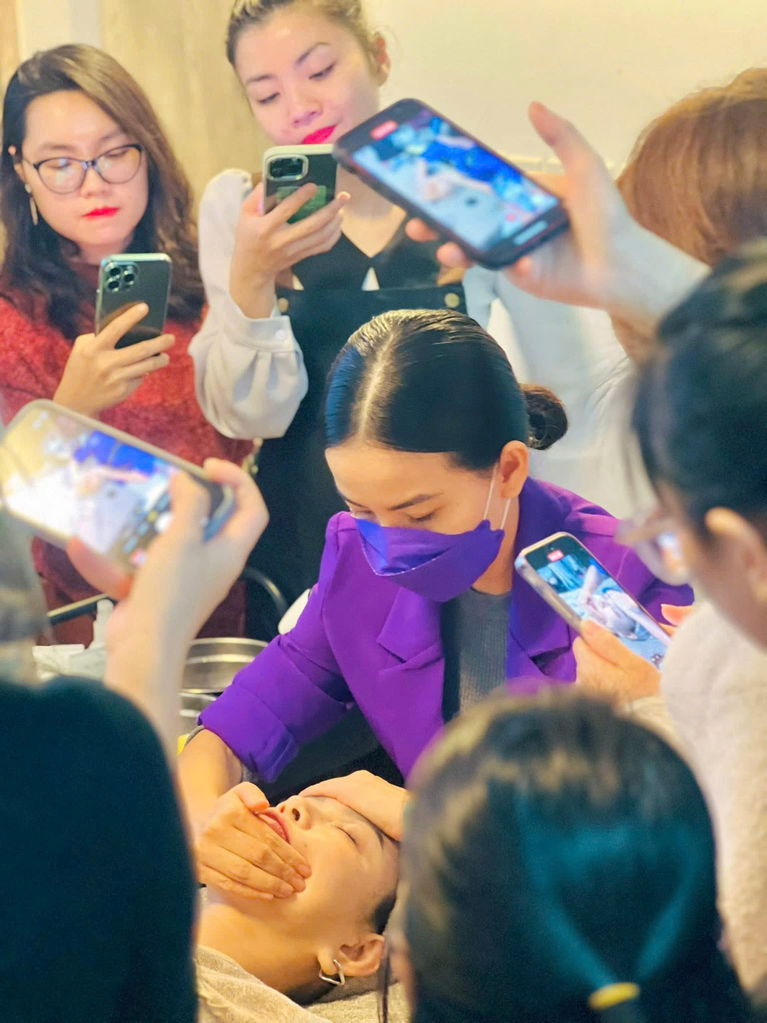 Kim demo liệu trình cho team Mini HomeSpa