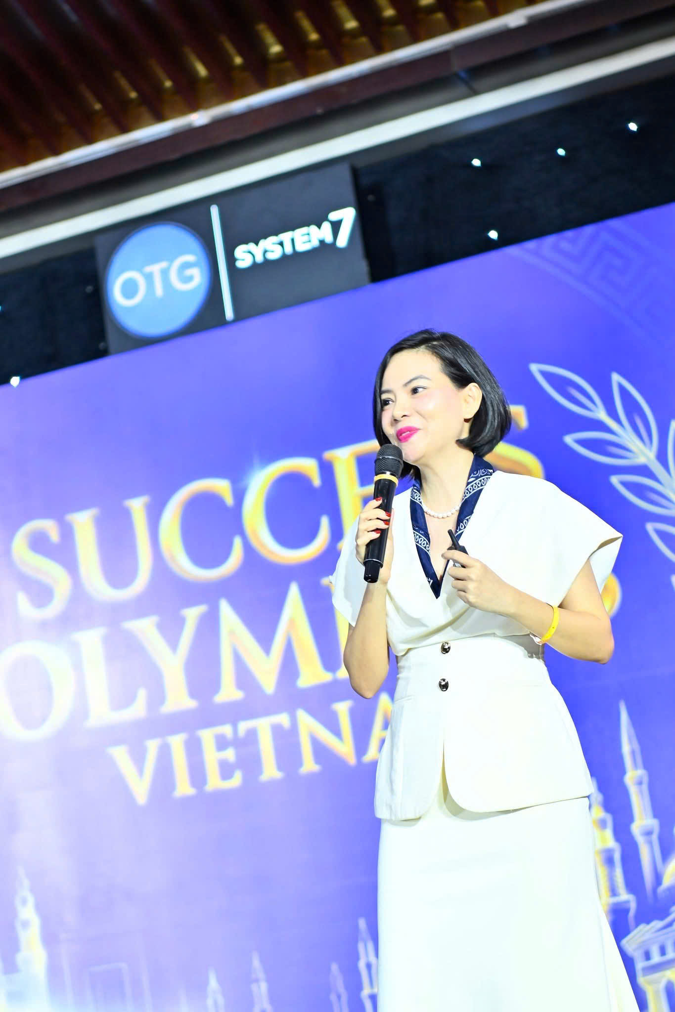 Kim trên sân khấu Success Olympic Vietnam
